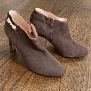 Gorgeous Kate spade bow detail booties